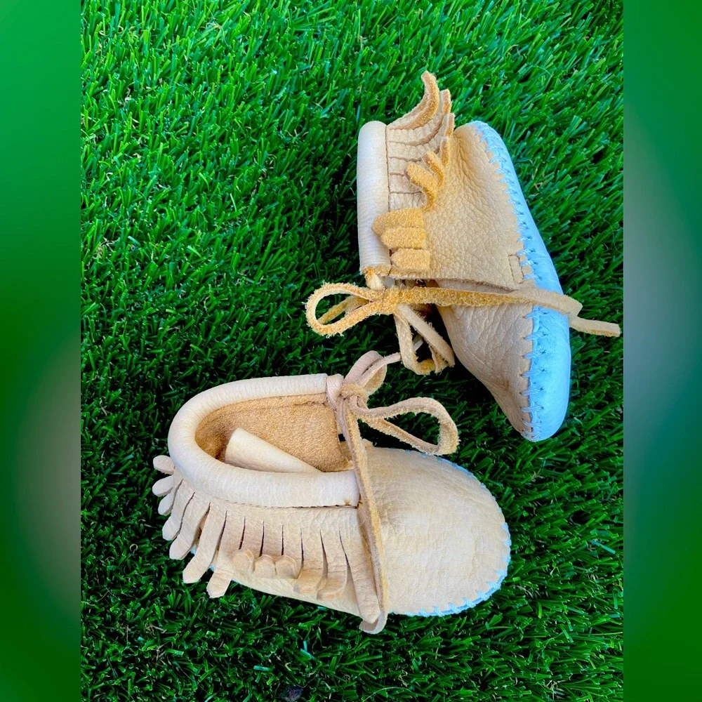 NWOT Minnetonka Infant Moccasins Bootie Tan Leather Fringe Cord String Tie